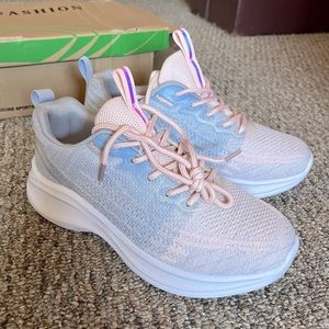 🆕Womens Size 7 Pink/Grey Running Sneakers💕